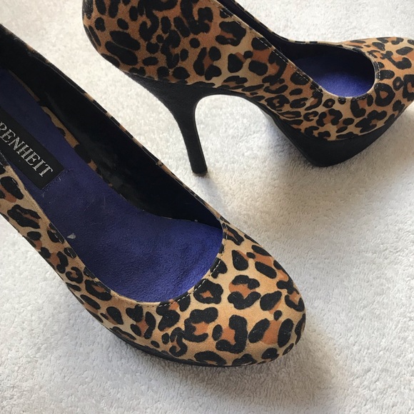 SOLDLeopard  Beige and Black High Heeled Pumps - Picture 3 of 8